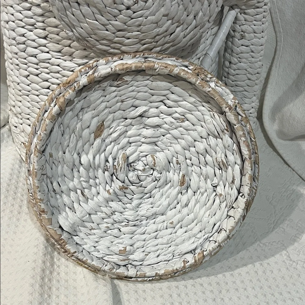 White Woven Elephant‎ Basket